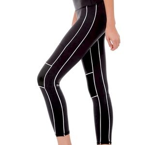 Alo Yoga - 7/8 Guard Legging - Black/Bone size M